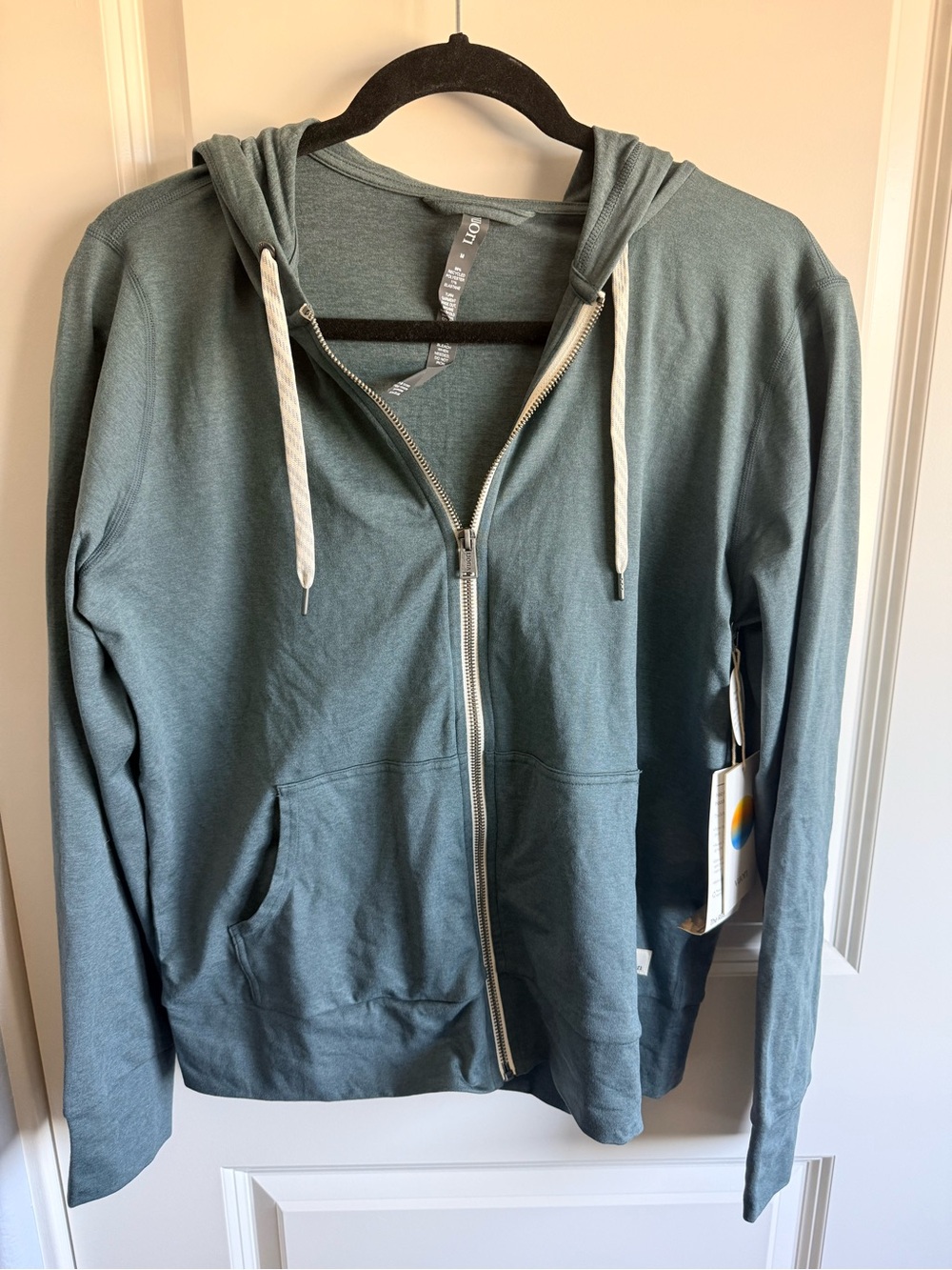 Vuori Halo Performance Hoodie 2.0 in Lake Heather